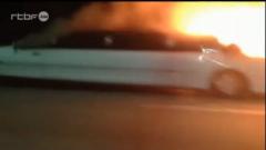 Une limousine en feu sur une autoroute de Californie