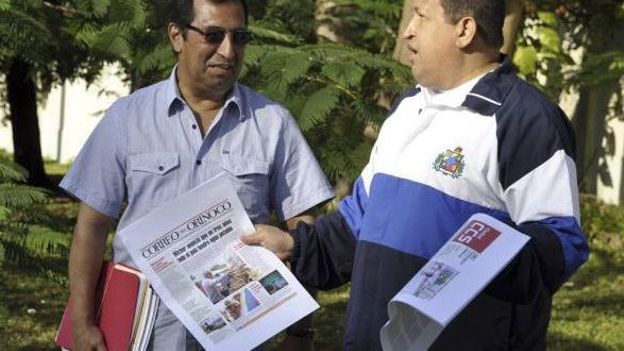 Hugo Chavez (D) et son frère Adan (G) à La Havane
