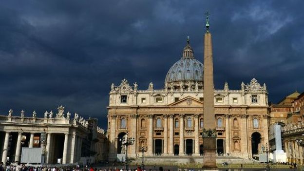 La place et l'église Saint-Pierre à Rome