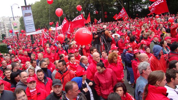 "Marée rouge" à Bruxelles pour défendre la justice sociale