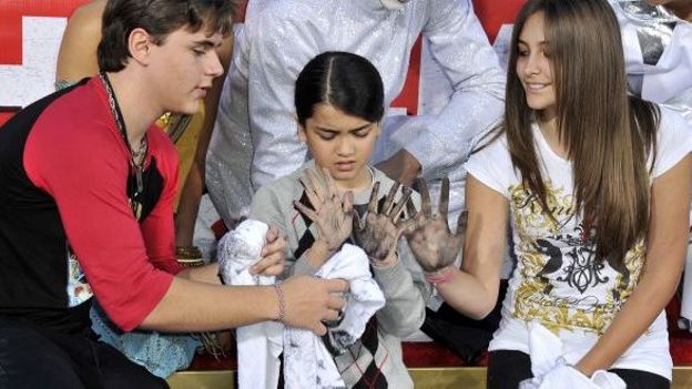 Prince, Blanket et Paris Jackson (de gauche à droite)