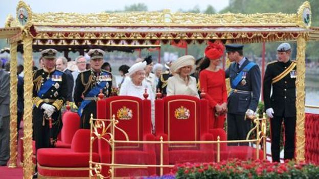 Un million de spectateurs pour la parade d'Elizabeth II sur la Tamise