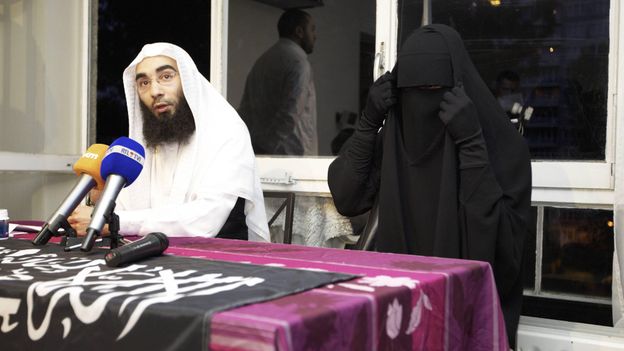 Molenbeek: La femme contrôlée en niqab donne sa version et invoque la légitime défense