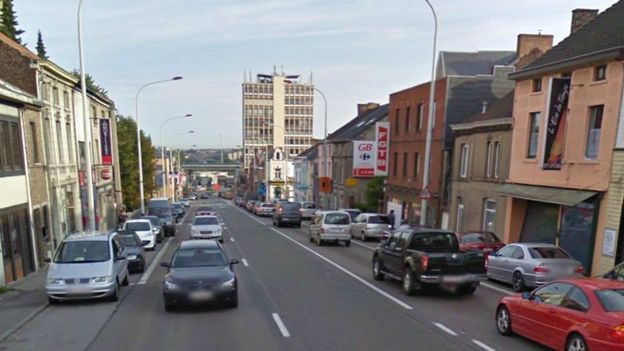 Le magasin IDCOR est situé sur la route de Philippeville. 