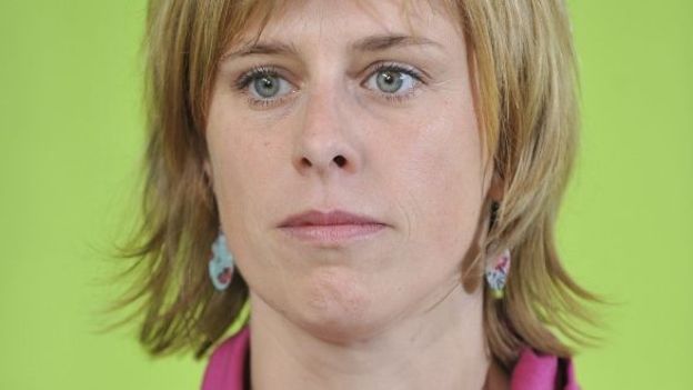 Emily Hoyos accepte la prolongation de deux centrales nucléaires