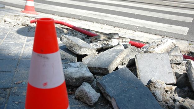 La zone en transformation s'étend jusqu'à la petite ceinture, avec la création d'une promenade verte centrale sur le Quai du Commerce