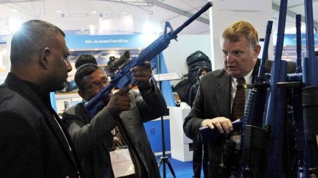 Un fusil SIG Sauer dans un stand d'exposition