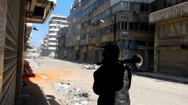 Capture d'écran d'une vidéo postée sur YouTube montrant les rues de Homs