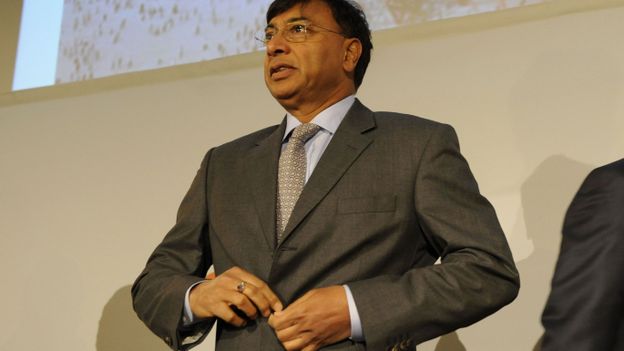La flamme olympique portée par Lakshmi Mittal: une "insulte" pour les syndicats