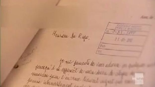 Comment Elio Di Rupo gère-t-il tout son courrier ?