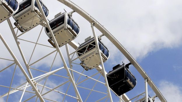 Le poids total de la Grande Roue est de 160 tonnes et le nombre d’ampoules s’estime à 10 000