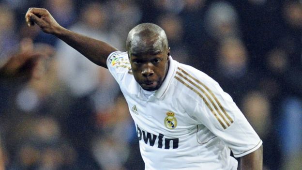 Lassana Diarra signe à Anzhi Makhachkala Lassana Diarra signe à Anzhi Makhachkala