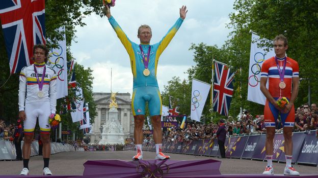 Le patron de l'UCI, Pat McQuaid, défend la participation de Vinokourov