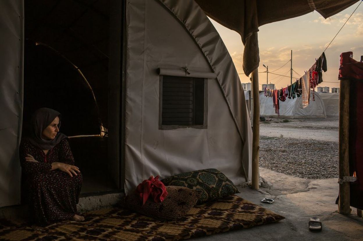 Aishan Ali Saleh, 40 ans, dans un camp de réfugiés dans la banlieue de Dohuk. Elle vivait à Kojo, l’un des villages les plus au sud du Mont Sinjar, qui fut pris par les combattants de l’Etat Islamique.  