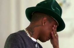 Pharrell Williams ému aux larmes par les remakes du clip de Happy