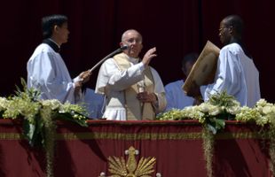 Le pape appelle à la pacification en Ukraine et dénonce l'exploitation