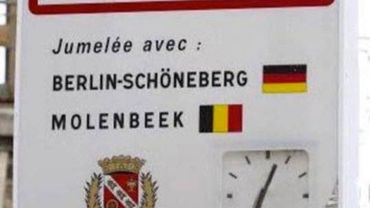 Le panneau à l'entrée de la ville de Levallois. Le panneau à l'entrée de la ville de Levallois.