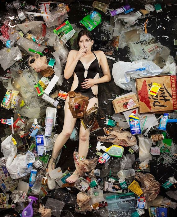 Photos: ils posent avec leurs déchets de la semaine écoulée  - Gregg Segal ©