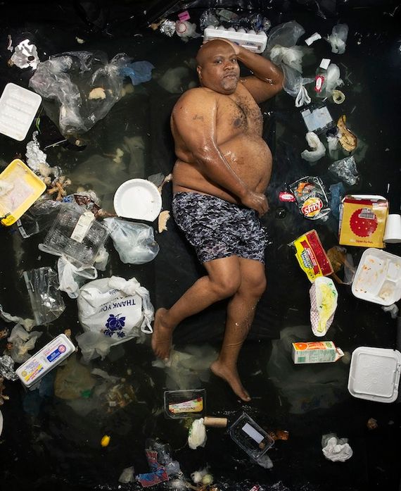 Photos: ils posent avec leurs déchets de la semaine écoulée - Gregg Segal © Photos: ils posent avec leurs déchets de la semaine écoulée - Gregg Segal ©