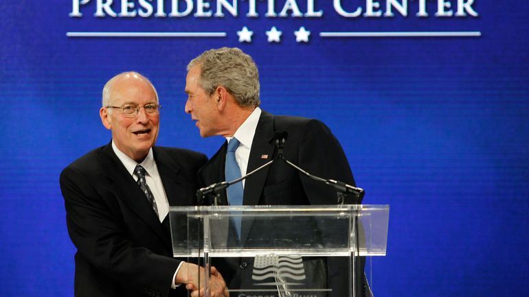 La "Guerre contre le terrorisme" a produit un "crime contre l'humanité". Leurs instigateurs, le président Georges Bush et le vice-président Dick Cheney, ont ouvertement menti sur les raisons de l'invasion de l'Irak, qui a fait plus d'un million de morts. La "Guerre contre le terrorisme" a produit un "crime contre l'humanité". Leurs instigateurs, le président Georges Bush et le vice-président Dick Cheney, ont ouvertement menti sur les raisons de l'invasion de l'Irak, qui a fait plus d'un million de morts.
