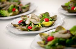 La salade verte de printemps aux avocats, asperges vertes et artichauts  - rtbf.be &copy;