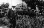 Claude Monet dans son jardin à Giverny 