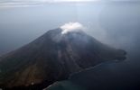 123 Regain d'activité du volcan Stromboli en Italie
