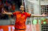 Ron Vlaar signe à Aston Villa