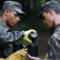 L'armée tente d'endiguer l'épidémie.
