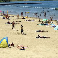 Sur le site de Hofstade, on y trouve un lac et une plage artificielle gérés par le Bloso, c’est-à-dire le pendant flamand de l'Adeps. 