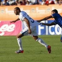 Victor Bernardez ici en blanc a ouvert le score pour le Honduras face au Salvador