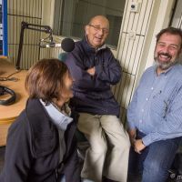 L'abbé Malherbe dans le studio de la RTBF Namur en compagnie d eLaurence Lenne et Carl Defoy