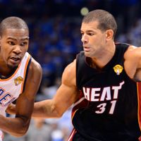 Shane Battier (à droite) en défense sur Kevin Durant