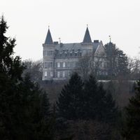 Intrusion de scouts dans le domaine royal de Ciergnon, confirmation du palais