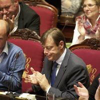 Bart De Wever applaudit