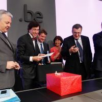 Les ministres ont offert un cadeau à elio Di Rupo pour ses 61 ans