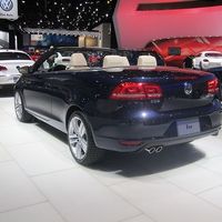 L'ambassadeur de France en Allemagne gagne un cabriolet lors d'une tombola