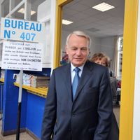 France: JM Ayrault remet la démission du gouvernement, F. Hollande le renomme