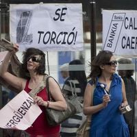 Manifestation contre les abus bancaires en Espagne devant la banque Bankia, samedi 2 juin