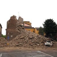 Séisme en Italie: six morts, des centaines de millions d'euros de dégâts