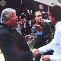 ULB: Elio Di Rupo esquive un entartage aux cerises