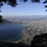 Vue sur le lac et la ville d'Annecy