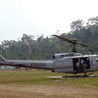 Un hélicoptère de la police dans la région de Cuzco (Pérou), là où un autre appareil transportant des touristes a disparu