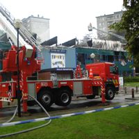 Le centre sportif de Jette complètement détruit par les flammes