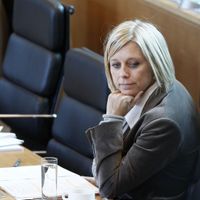 Pour Eliane Tillieux, il est inacceptable d'obliger les étrangers récemment arrivés à apprendre le français.