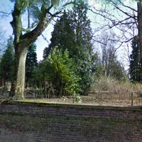 Suzanne et Thérèse, deux résidentes de la maison de retraite du quartier, ont proposé un système de marquage au sol jusqu'au parc afin de pouvoir retrouver leur chemin