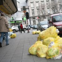 Poubelles sur un trottoir à Liège