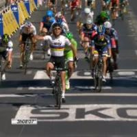 Mark Cavendish gagne sur les Champs