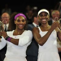 Serena et Venus Williams remportent un 5e titre en double à Wimbledon