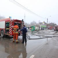 Des pompiers lors d'une intervention à Rhode-St-Genèse 